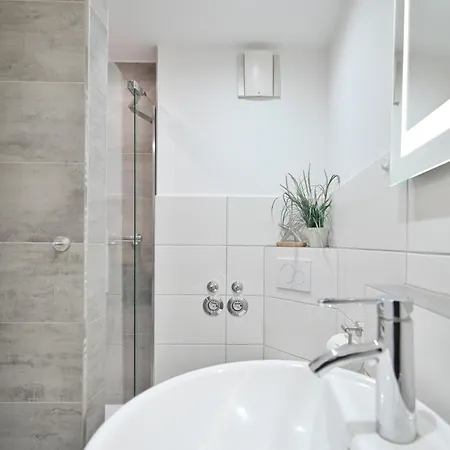 Kajuete 18 * דאהמה